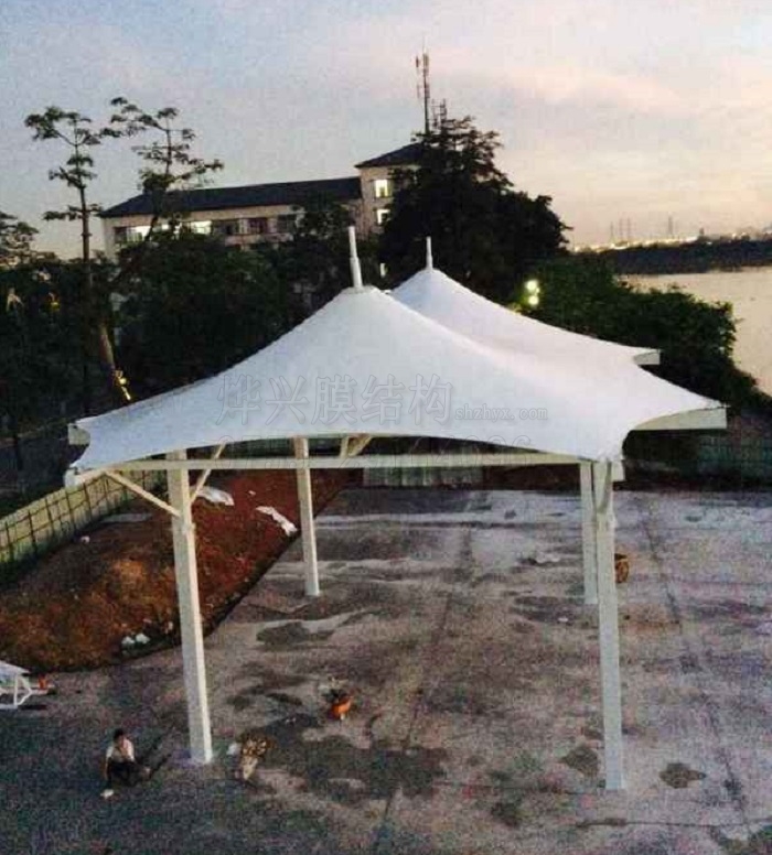 大學(xué)城景觀膜結(jié)構(gòu)遮陽(yáng)棚.jpg